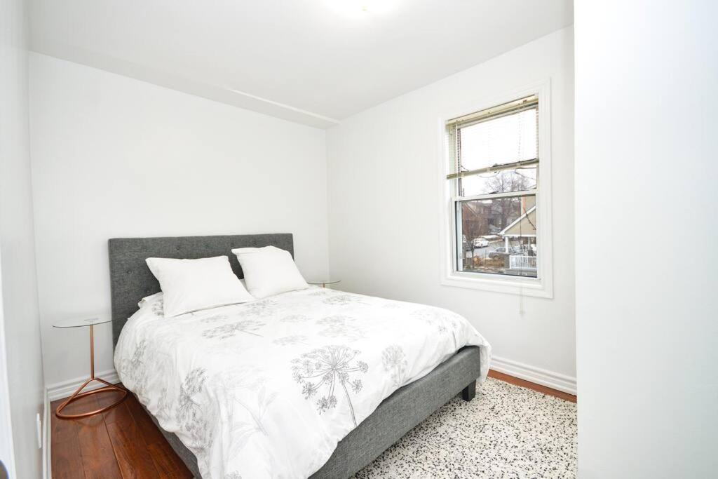 Cheerful 3Bdm Home With Free Parking On Premises Toronto Buitenkant foto