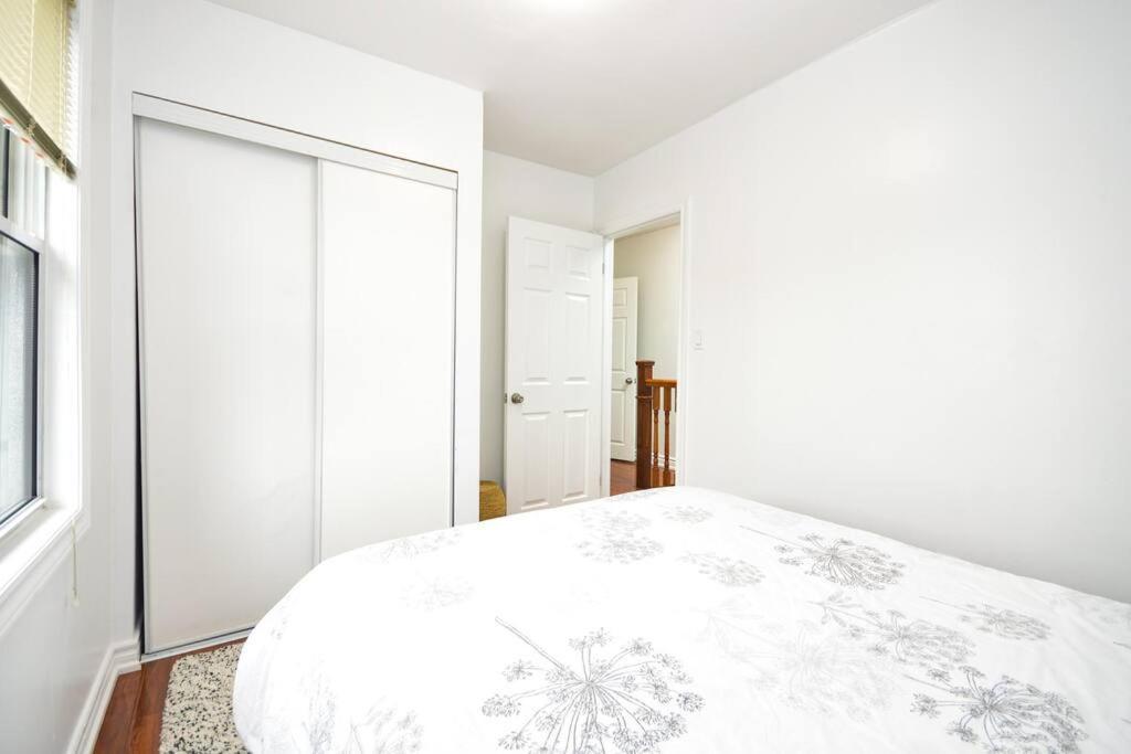 Cheerful 3Bdm Home With Free Parking On Premises Toronto Buitenkant foto